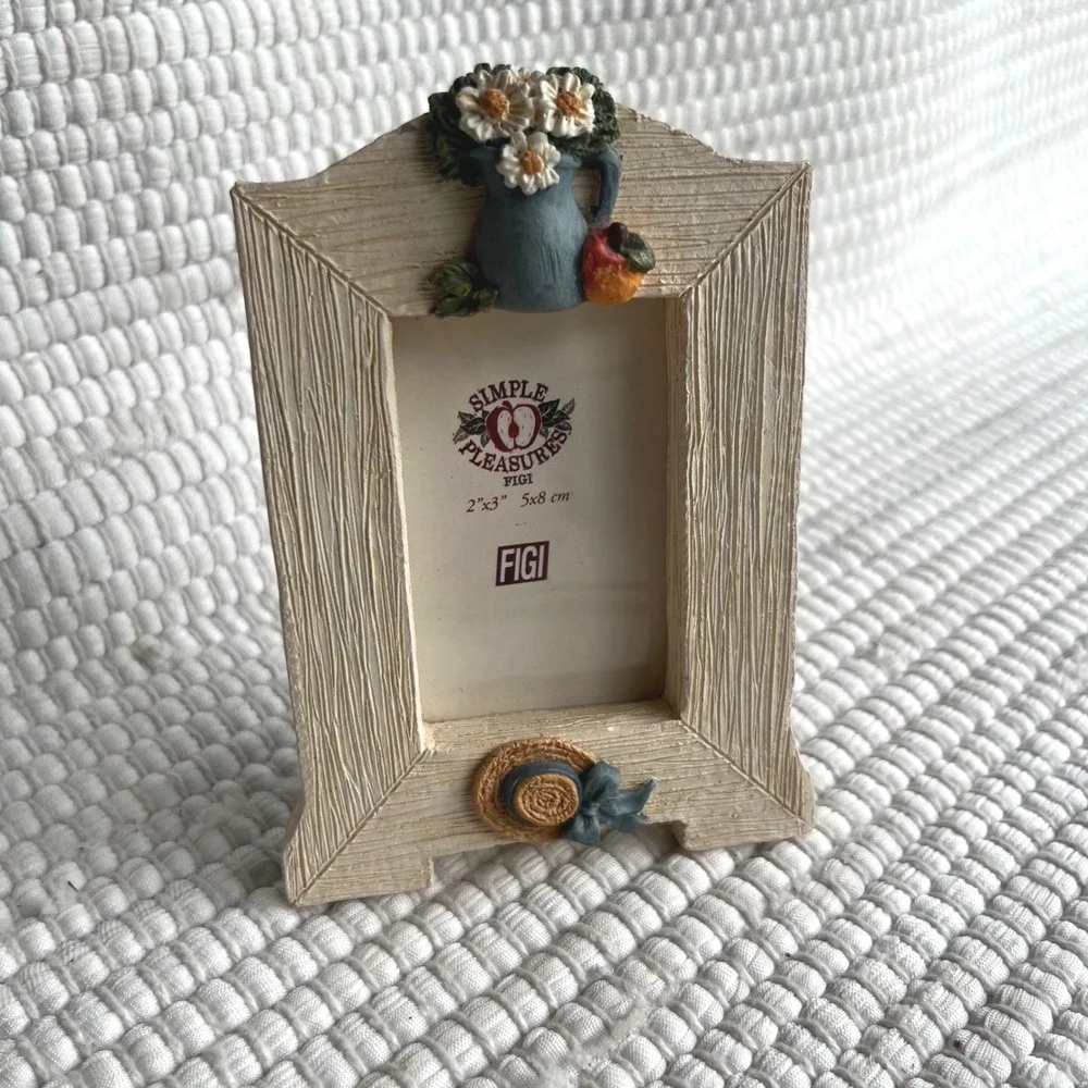 Vtg 1997 Figi Graphics Daisy Bouquet Mini Picture Frame 2x3 Cream PF-PL-201